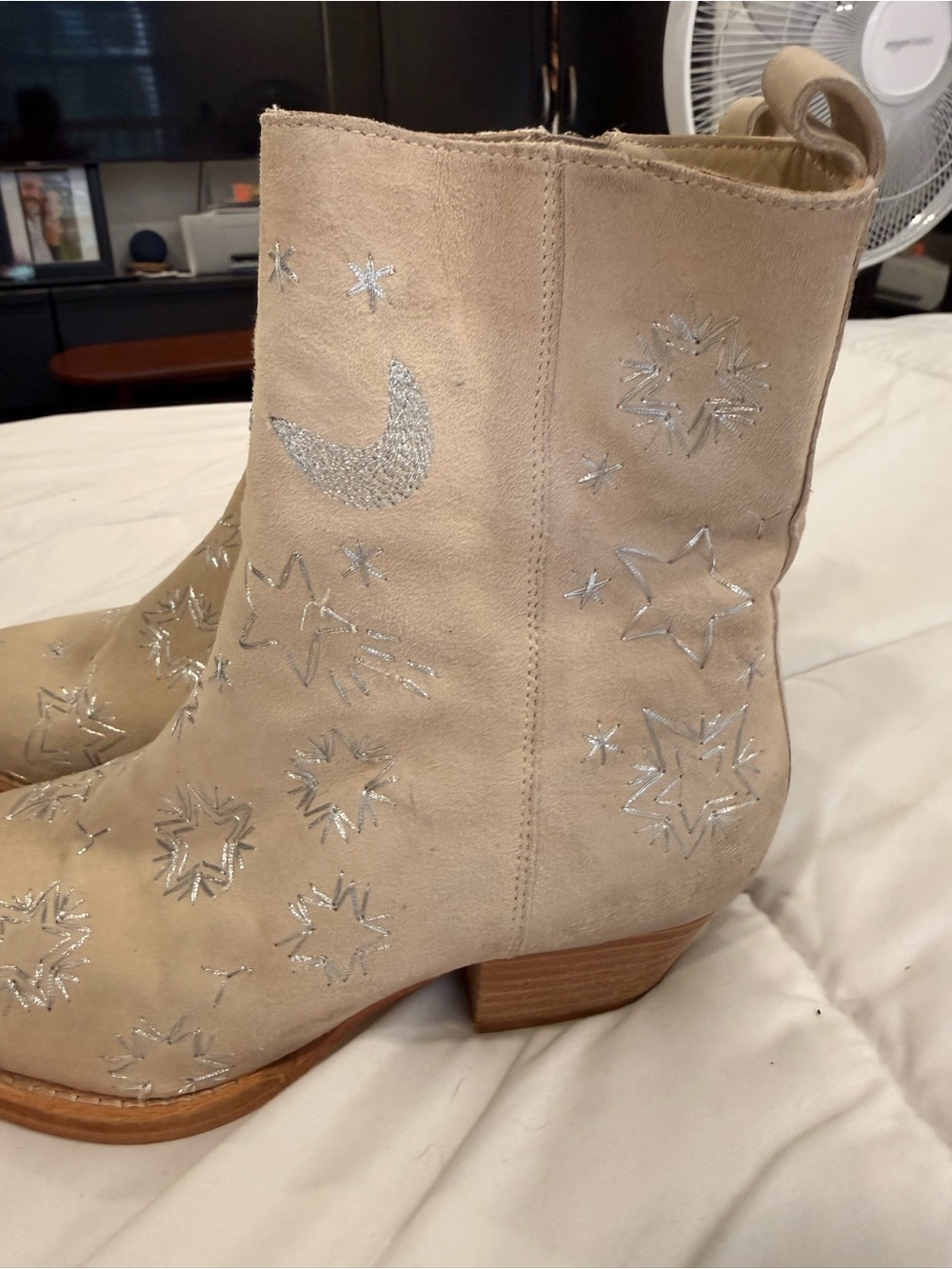 FREE PEOPLE Cream Leather Ankle Boots with Side Zip